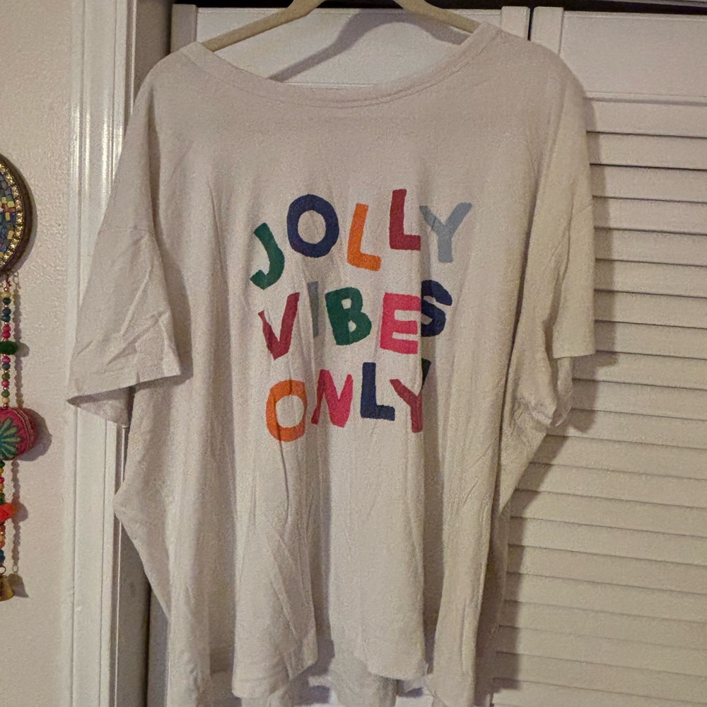 Jolly vibes only Hoilday cream t-shirt #loungewear #holiday
